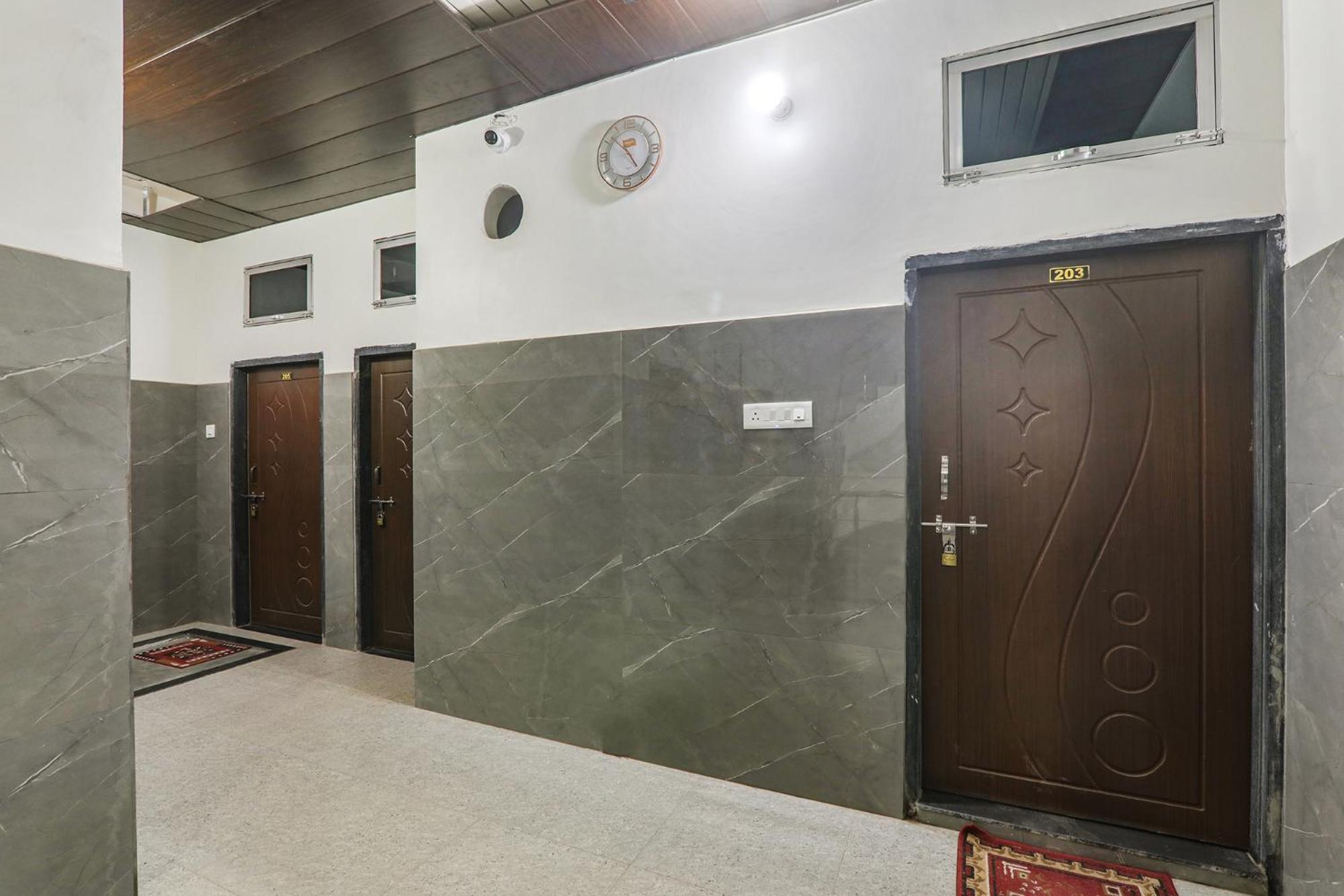 Fabexpress Milan Palace Ayodhya Екстериор снимка