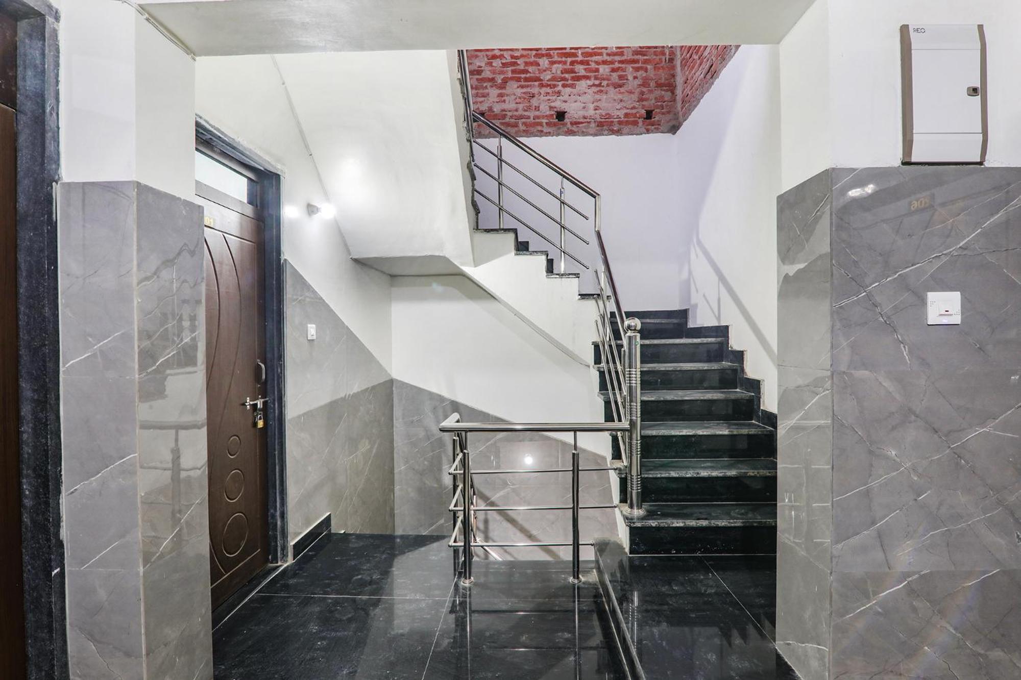 Fabexpress Milan Palace Ayodhya Екстериор снимка